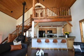 Perfect Vacation Rental, walk to Cle Elum Lake! Game Room, Firepit, Fenced